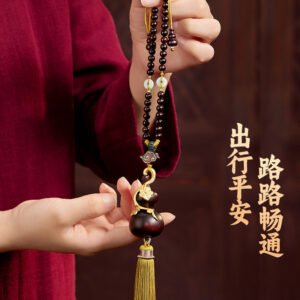 Small-leaf sandalwood gourd-shaped car pendant symbolizing good fortune and peace